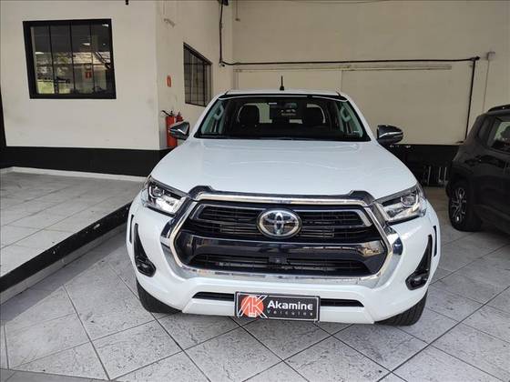 TOYOTA HILUX 2.8 D-4D TURBO DIESEL CD SRX PLUS 4X4 AUTOMÁTICO